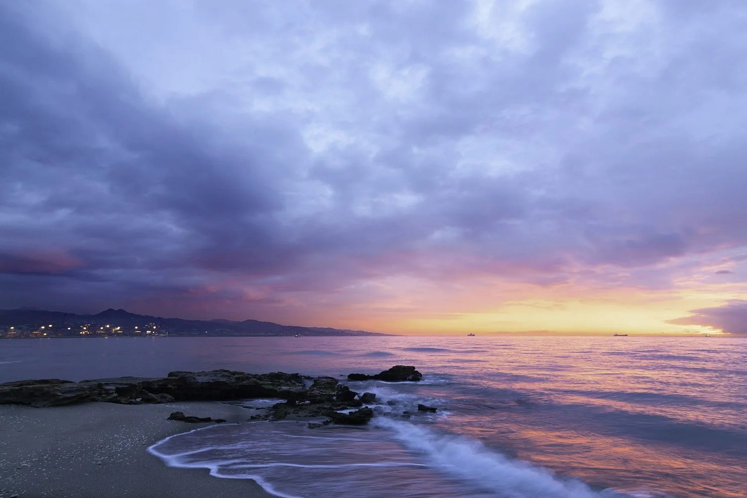 Horizonte do mar ao entardecer, um convite a abrandar